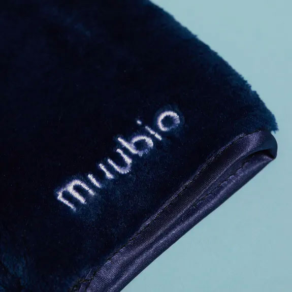 Gant démaquillant bleu de la marque Muubio
